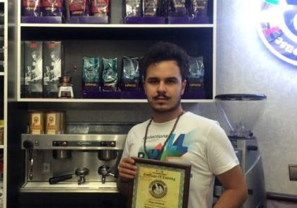 پویا آخوندی