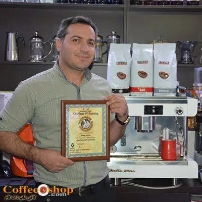 امید اکبری